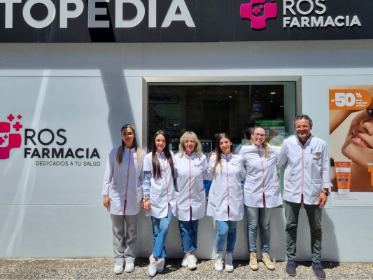 foto-equipo-farmacia-ros-1.png
